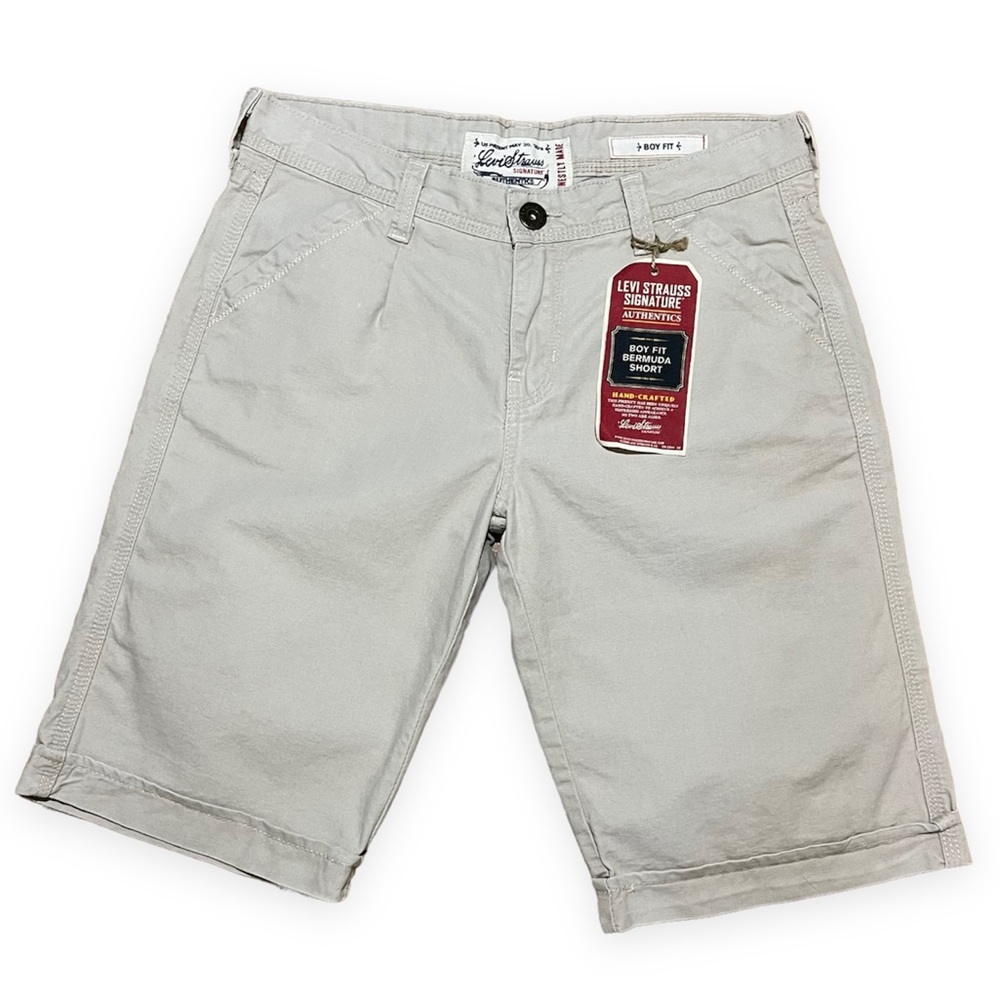 Levi’s Boy Fit Cream Bermuda Shorts NWT Sz 8 Misses